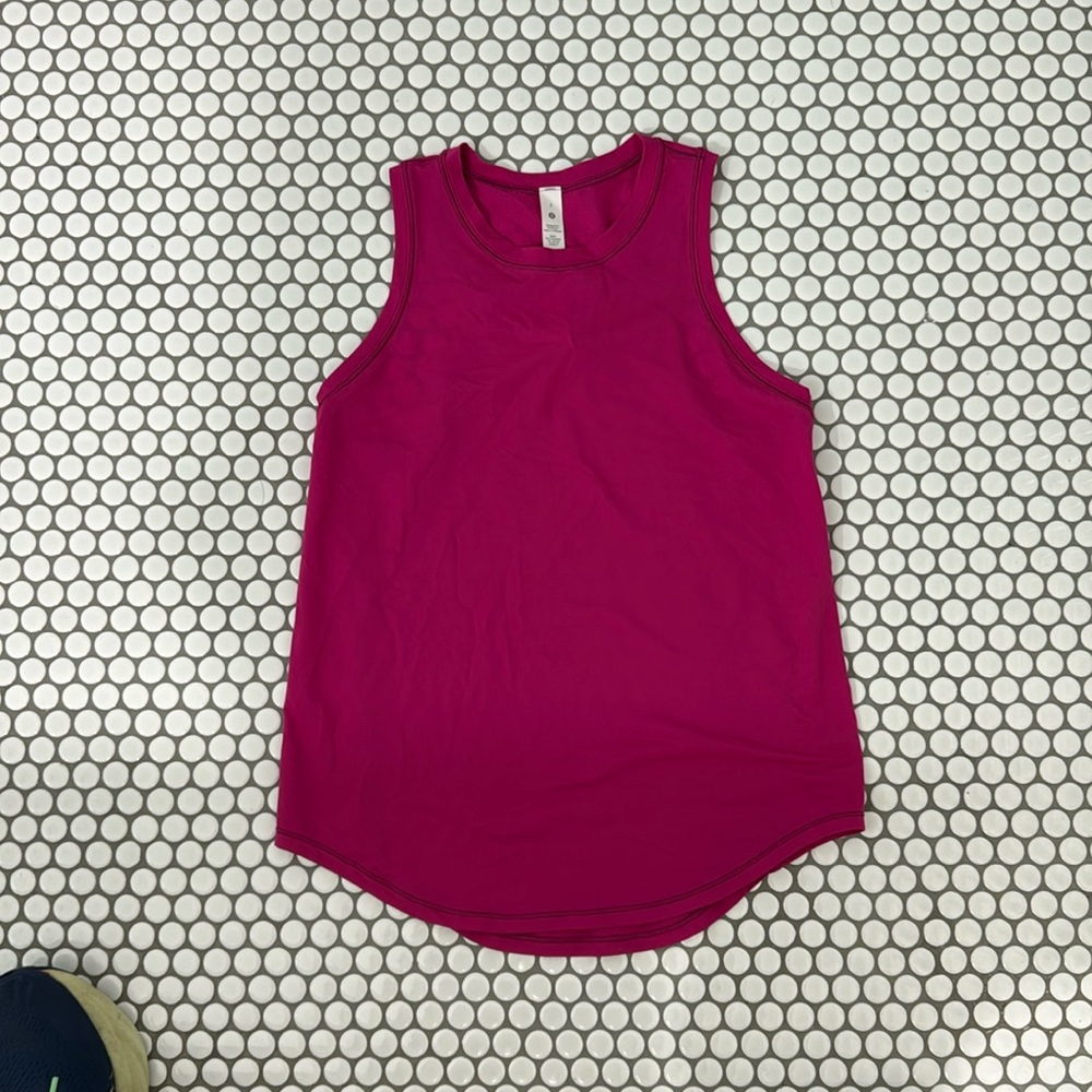 Lululemon hot pink mesh tank top size 2. Never worn